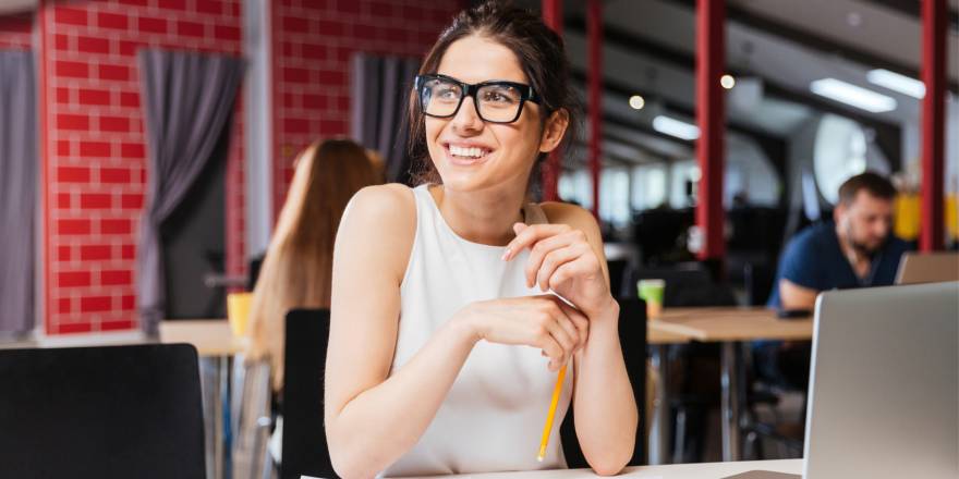 Wenn Arbeitnehmer:innen nach der Elternzeit wieder anfangen, zu arbeiten, muss einiges beachtet werden. © Shutterstock, Dean Drobot