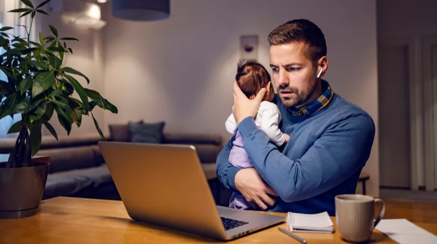 Auf Wunsch dürfen beide Elternteile während ihrer Elternzeit in Teilzeit arbeiten. © Shutterstock, Dusan Petkovic