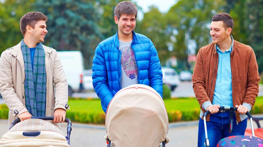 Das Recht auf Elternzeit betrifft Mutter und Vater gleichermaßen. © Shutterstock, Olesia Bilkei